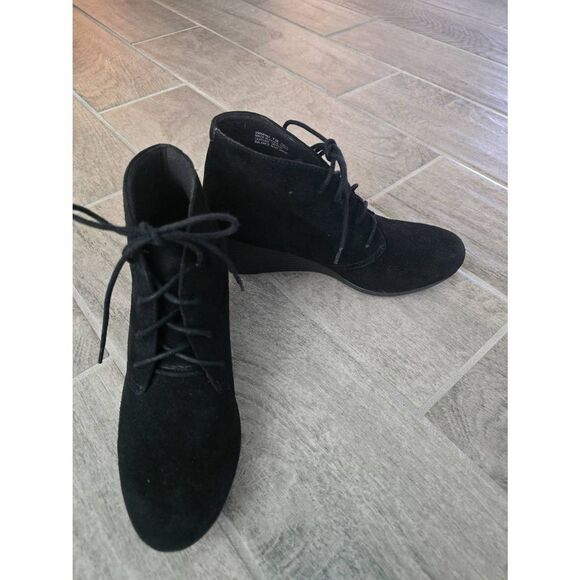 Womens Clarks Wedge Bootie Black Leather Suede Size 7 - Picture 1 of 7